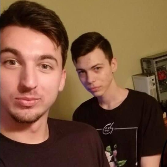 Meet your Posher, Edie - Picture 2 of 3